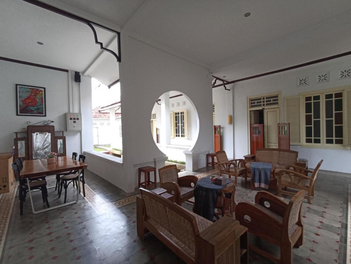 Mruyung Guest House Kota Lama Banyumas Mitra Reddoorz Ngoại thất bức ảnh