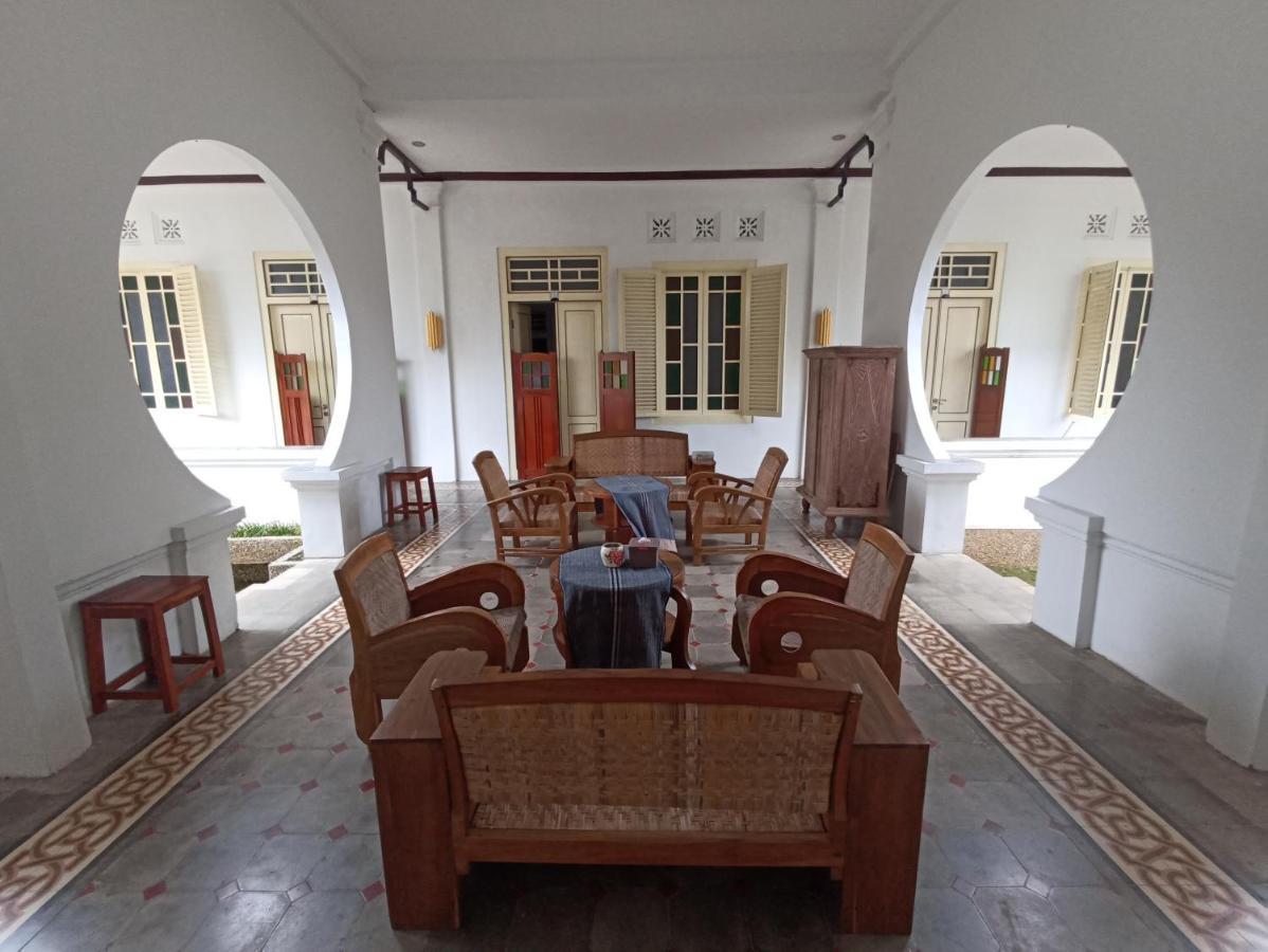 Mruyung Guest House Kota Lama Banyumas Mitra Reddoorz Ngoại thất bức ảnh